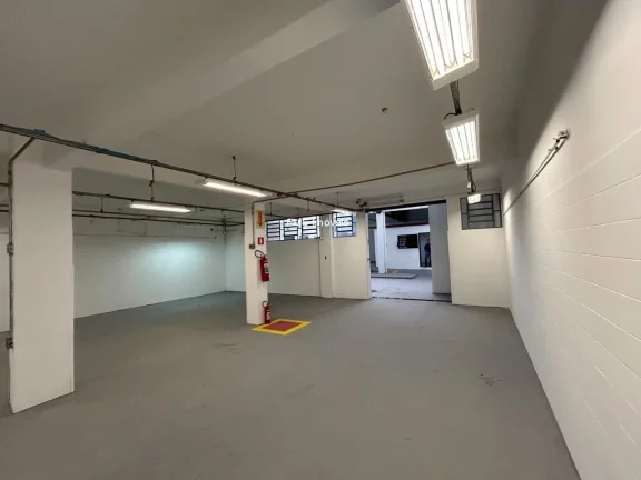 Imagem Loja com 1300m² na Av. Jabaquara.
