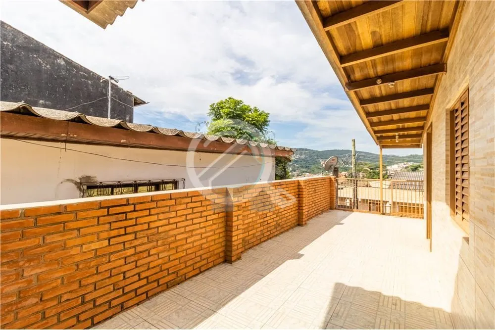 Imagem Para a família que curte e deseja uma casa ampla, com jardim, pátio e tranquilidade peculiar da zo...