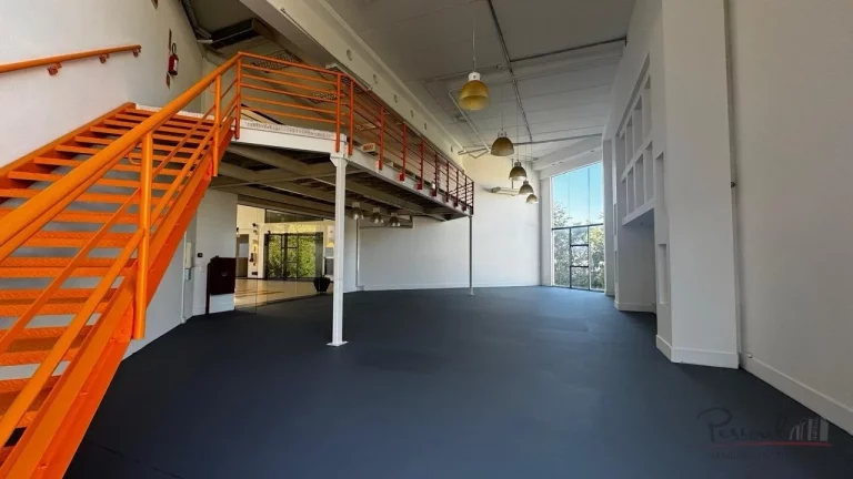 Imagem Sala comercial à venda na SC-401, Florianópolis, com *250 m² de área privativa. O imóvel é ide...