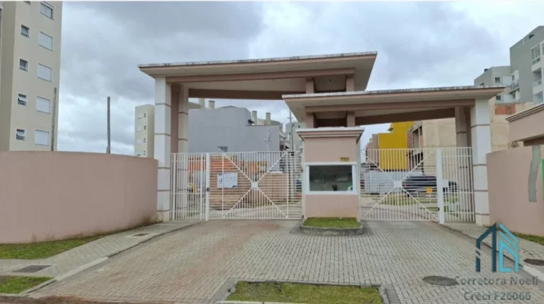 Foto do imóvel Casa de alvenaria, nova, em condomínio, Semi Mobiliada no Bacacheri em Curitiba PR