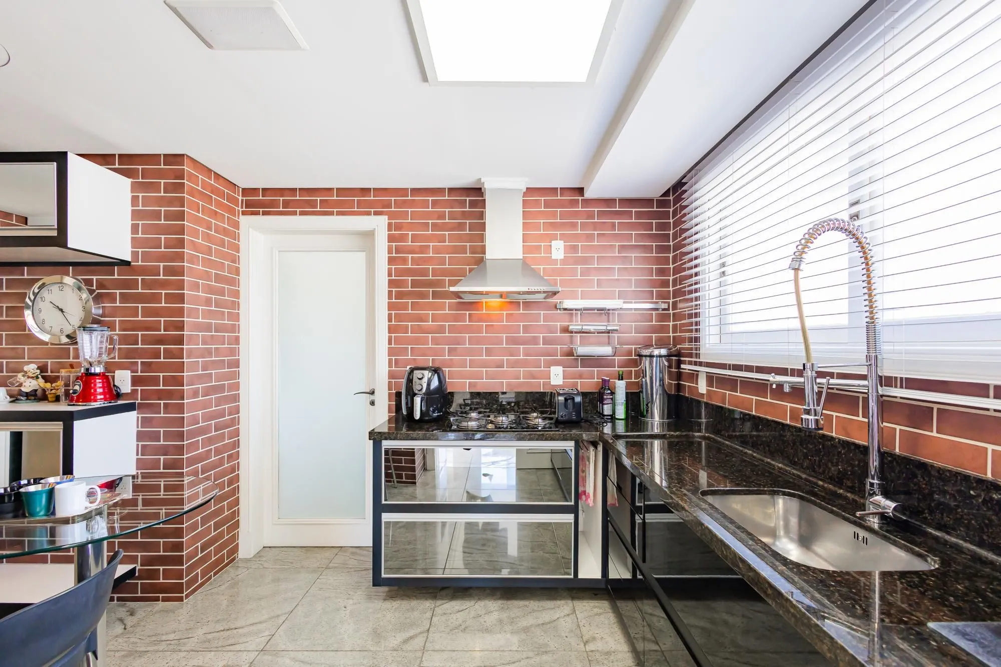 Imagem Espetacular apartamento 3 suítes 3 vagas com infra completa no Moinhos de Vento