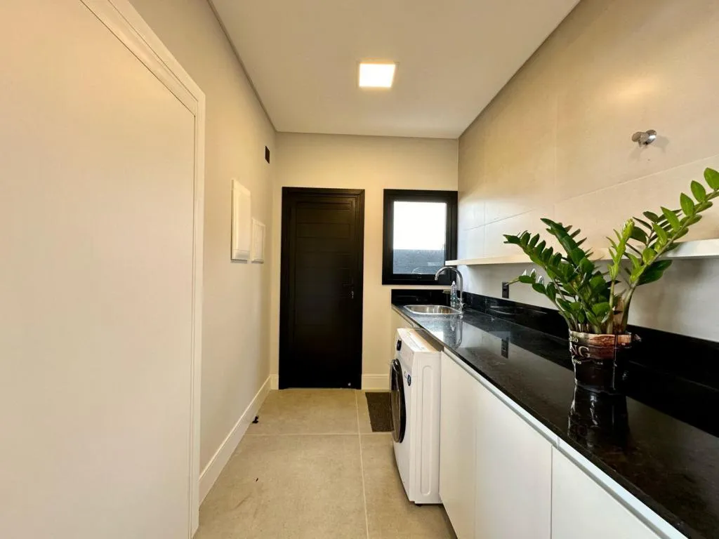 Imagem Casa em Condominio 5 Dormitórios - Bairro --