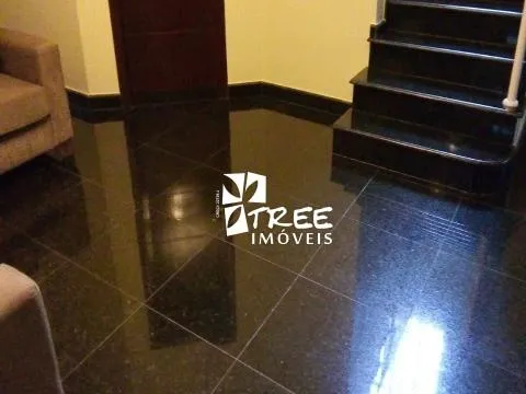 Imagem VENDA DE SOBRADO NO PARQUE SANTA TERESA, EM SANTA ISABEL/SP, 366m² com 4 quartos, suíte com planejados, cozinha, 04 salas e 03 vagas. CONSULTE-NOS.