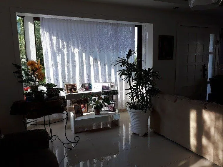 Imagem Casa com 4 dormitórios no bairro Vila Nova