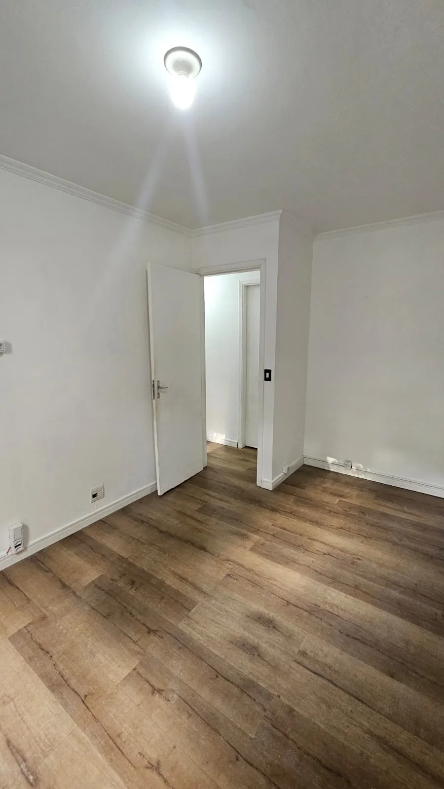 Imagem VENDO LINDO APTO DE 02 DORMIRÓRIOS NO CONJUNTO RESIDENCIAL INGAÍ - SP!