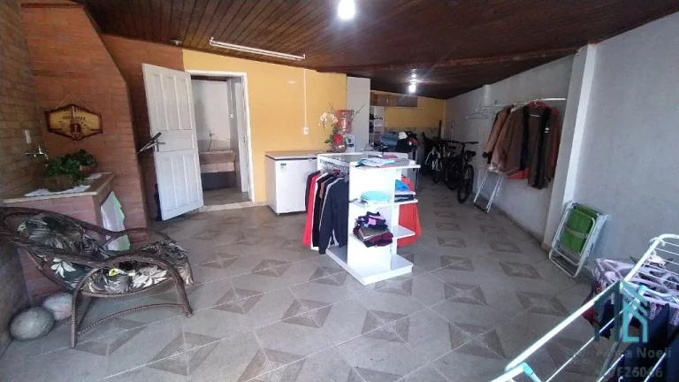 Imagem (PERMUTA) Casa a venda Semi mobiliada, 03 quartos, 04 vagas, churrasqueira no Boqueirão em Curitiba PR