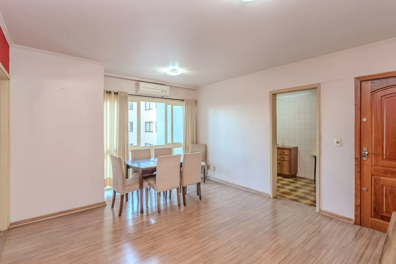 Imagem Apartamento de 2 dormitórios com dependência e vaga no bairro Santana DESOCUPADO