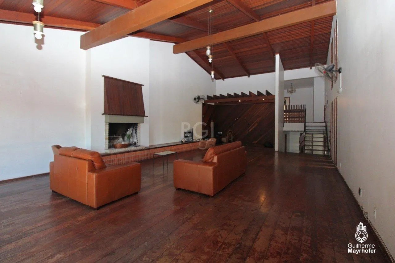 Imagem Casa para Venda - 526.64m², 4 dormitórios, sendo 2 suites, 4 vagas - Teresópolis