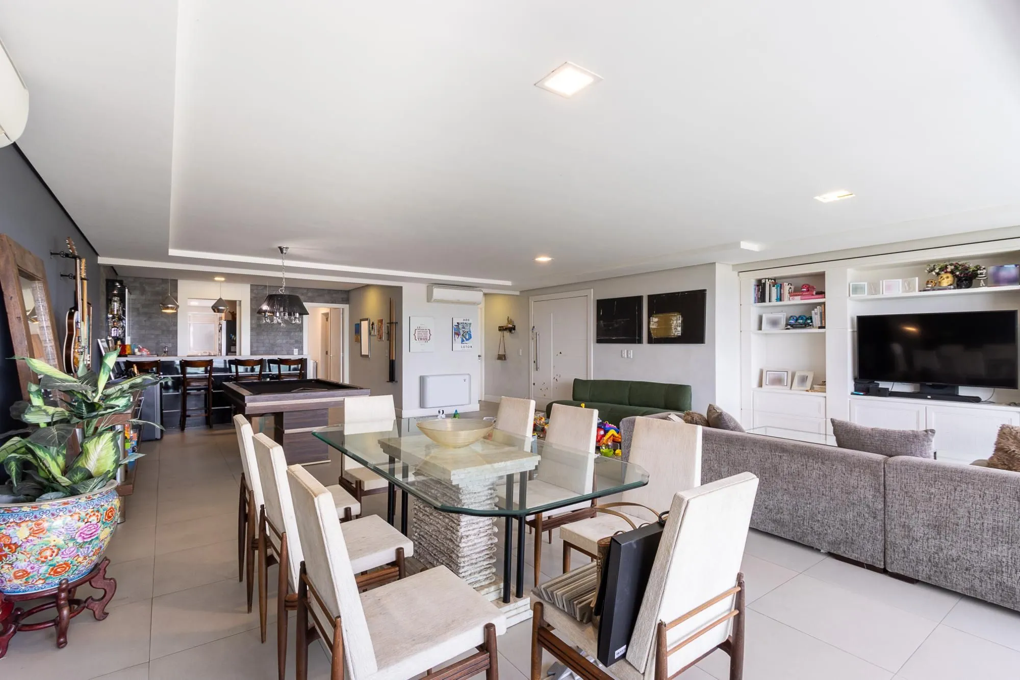 Imagem Apartamento à venda, com 3 dorm, 2 suítes, 2 vagas - bairro Cristal