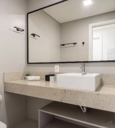 Imagem Oportunidade em Jurerê! Apartamento moderno a poucos metros da praia Este lindo apartamento à vend...