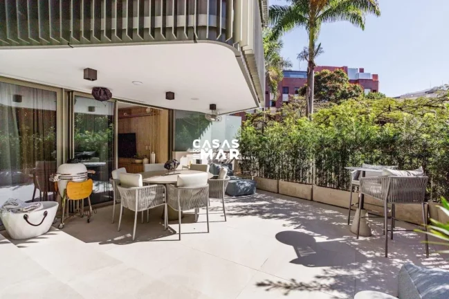 Imagem Apartamento de Luxo no Leblon: 2 quartos, 1 suíte, 2 salas, 2 banheiros, 1 vaga. 133m², próximo à praia, novíssimo, com piscina.