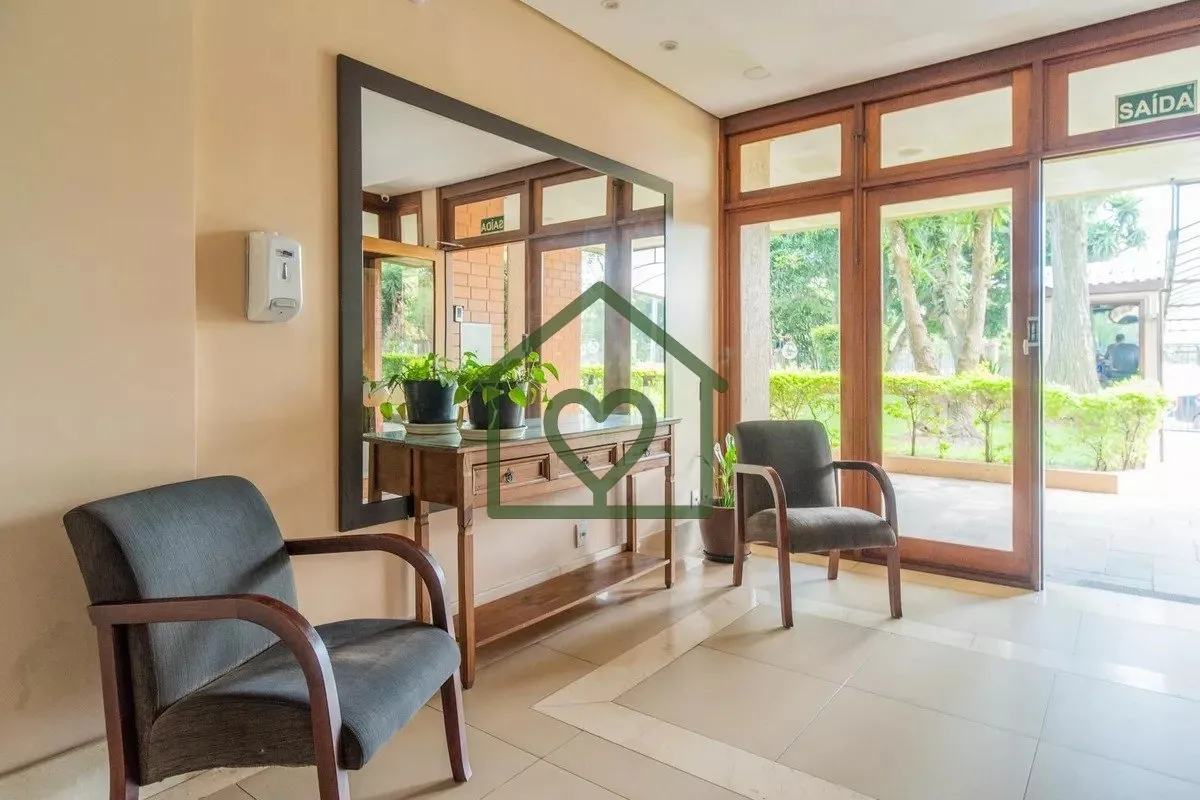 Imagem Apartamento mobiliado de 1 dormitório à venda no Bairro Glória, em Porto Alegre.
Imóvel recentem...
