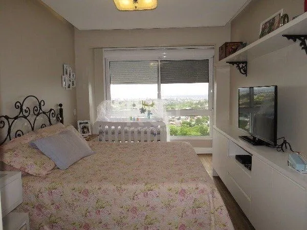 Imagem EXCELENTE CASA COM 3 DORMITÓRIOS, 1 SUÍTE E VAGA DE GARAGEM PARA 3 CARROS.