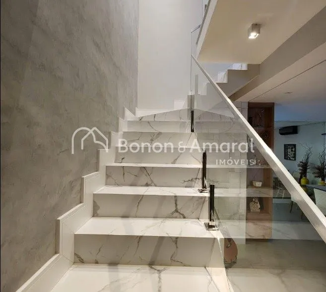 Imagem "Sobrado Moderno com 3 Suítes, Piscina e Área Gourmet no Condomínio Vila Murano - Valinhos"