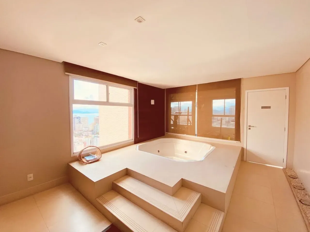 Imagem Apartamento com 4 Quartos à Venda, 186 m² em Ponta da Praia - Santos