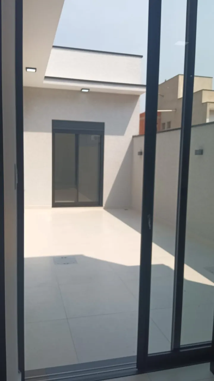 Imagem Excelente oportunidade: Casa em Condomínio à venda em Sorocaba-SP, bairro Wanel Ville, 3 quartos, 2 suítes, 2 salas, 4 banheiros, 145,58 m².