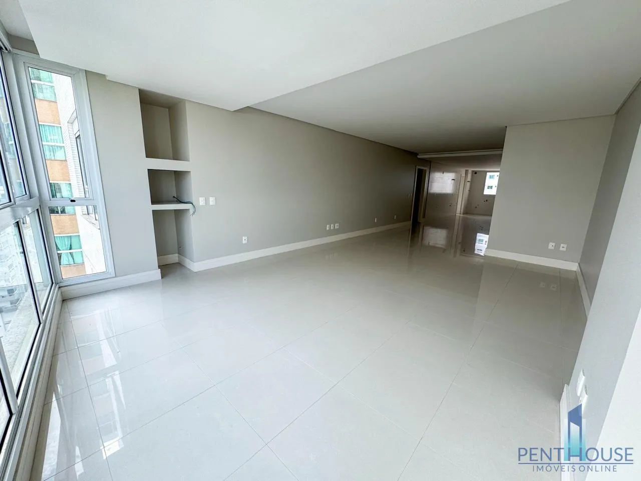 Imagem Apartamento Quadra Mar para Venda em Balneário Camboriú, CENTRO, 3 dormitórios, 3 suítes, 4 banheiros, 3 vagas
