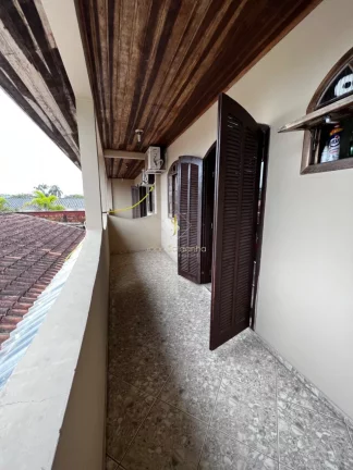 Imagem Sobrado com piscina para Venda em Guaratuba, ótima localização! rua asfaltada! Venha conferir!!