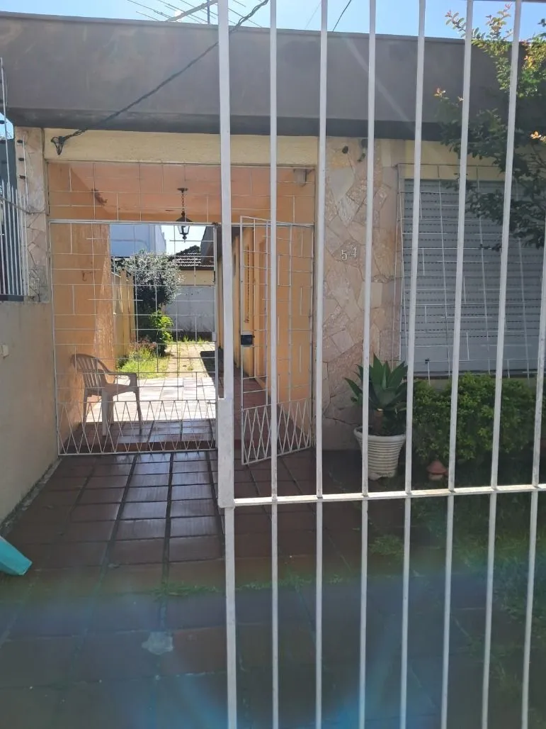 Imagem Boa casa térrea, com 03 dormitórios (sendo 01 suíte), sala, 02 banheiros