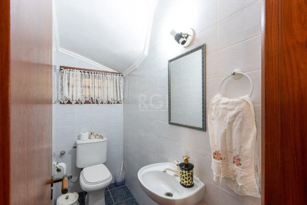 Imagem Casa a venda com piscina, 4 quartos, sendo 1 suite, 3 vagas