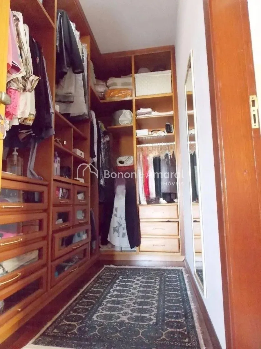 Imagem Casa com 337 m² e 4 quartos