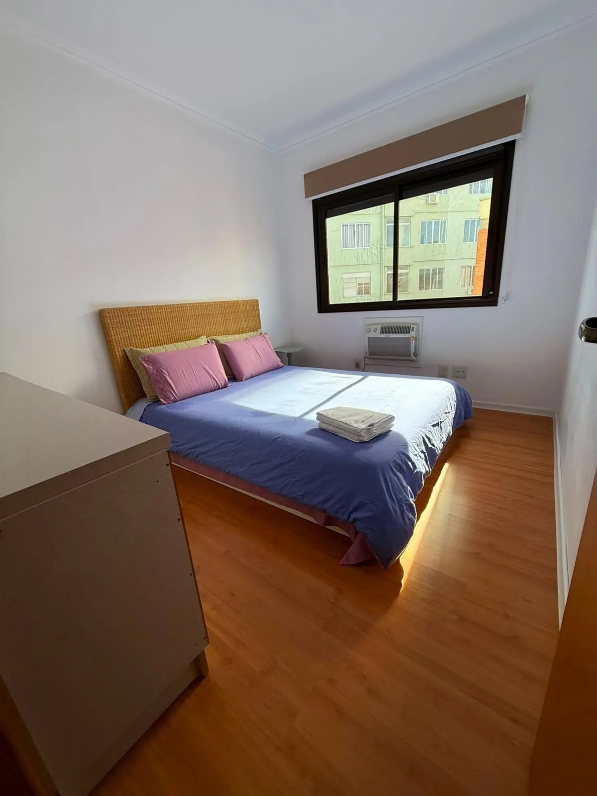 Imagem Apartamento semimobiliado no Moinhos de Vento