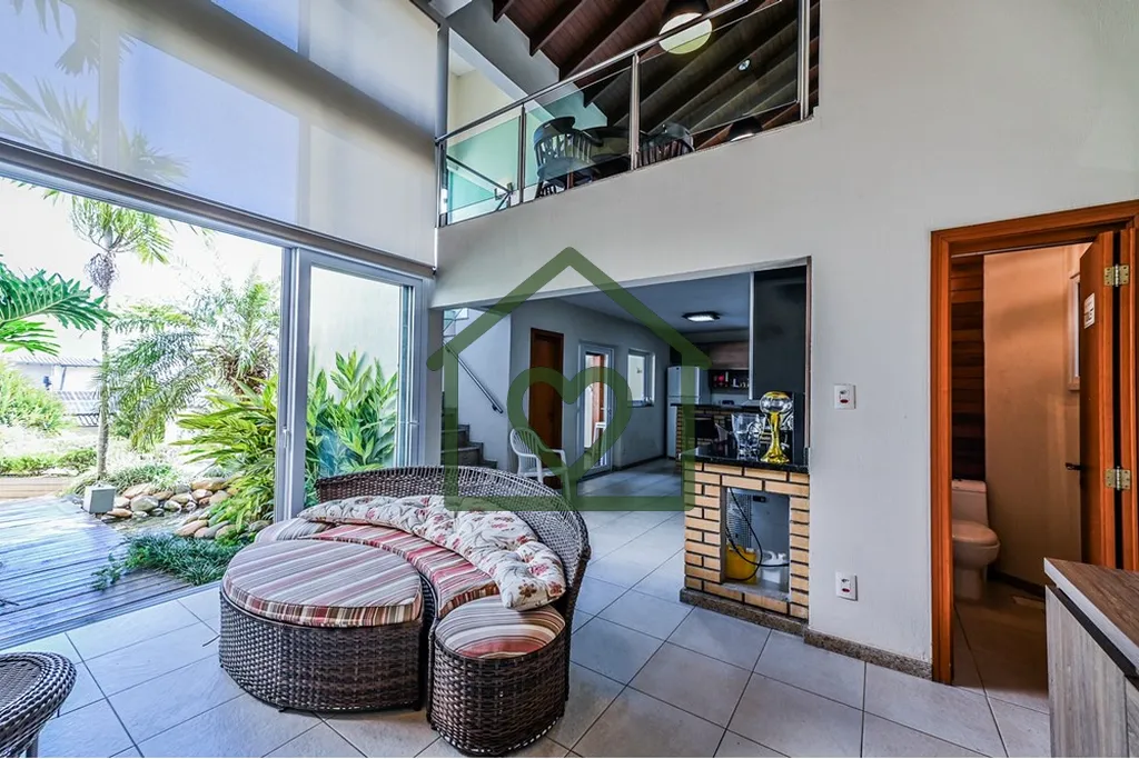Imagem Residência de Alto Padrão no Menino Deus! 
 
Uma casa única, com elevador, energia solar, circuit...