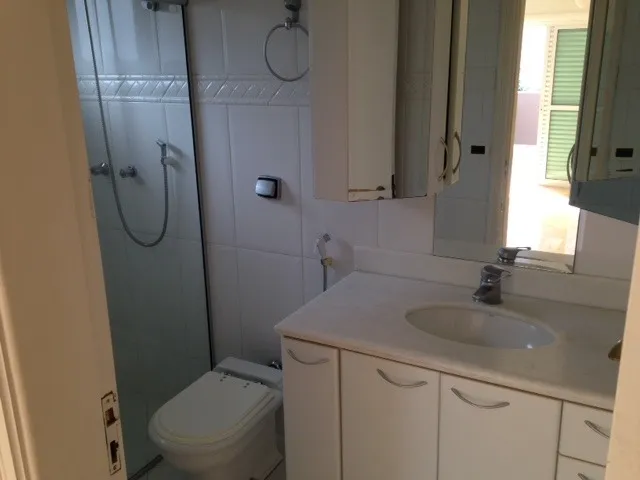 Imagem Luxuosa Casa no Condomínio Alphaville 1 Campinas para Locação - 5 Suítes, Piscina, Sauna e Jacuzzi
