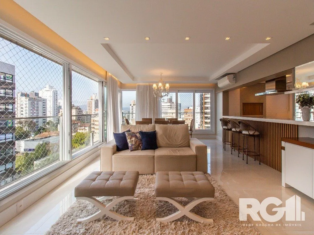 Imagem Belíssimo apartamento todo decorado por arquiteto. Apartamento com 170 m2, 3 suítes, sendo 1 suíte máster no bairro Petrópolis.