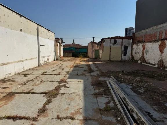 Imagem Invista no Centro de Itapetininga! Terreno Comercial 585 m² – Rua Quintino Bocaiuva
