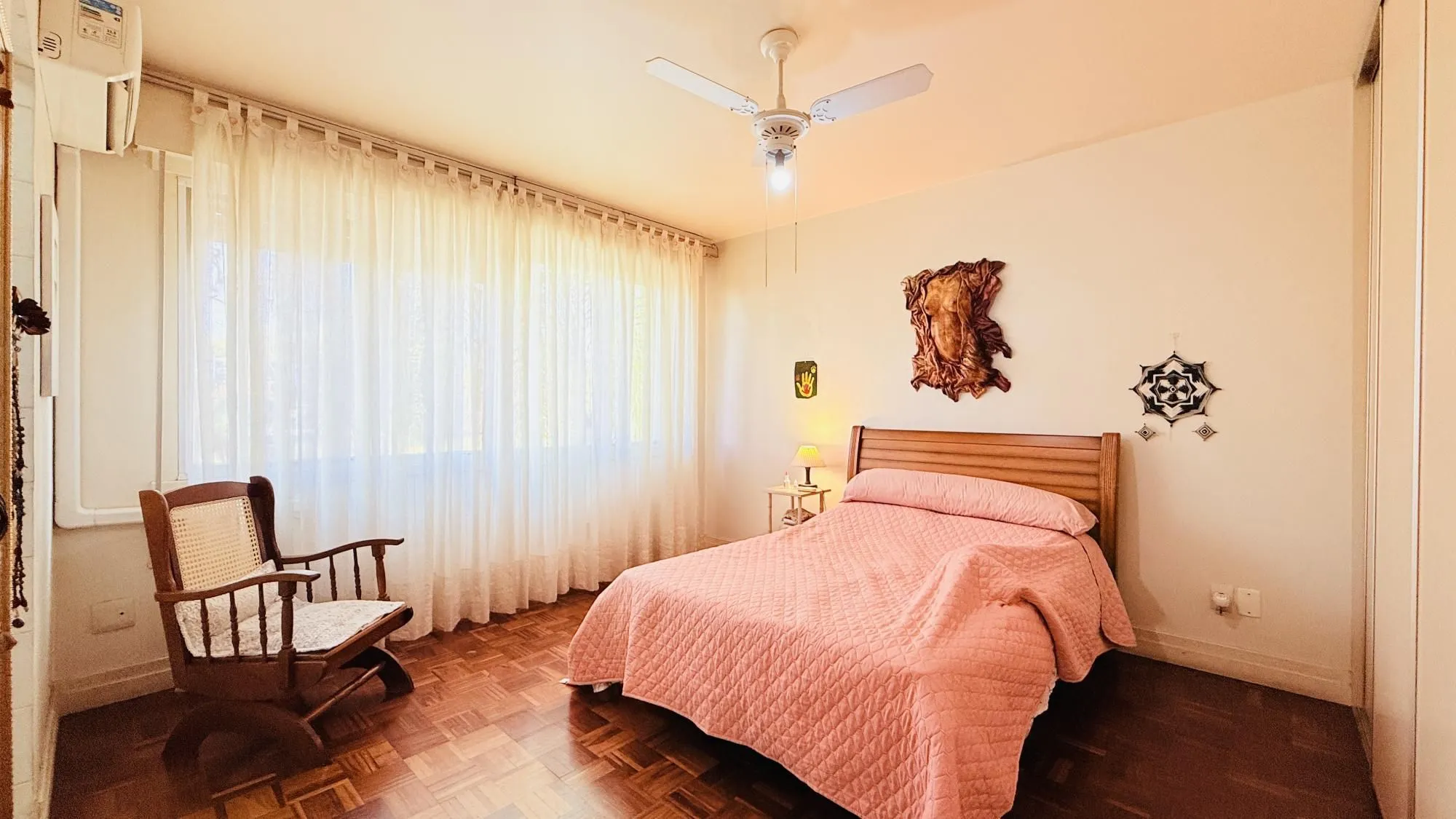 Imagem Apartamento com 3 quartos, 1 suíte, à venda na Avenida Doutor Nilo Peçanha, 1121, Três Figueiras, Porto Alegre