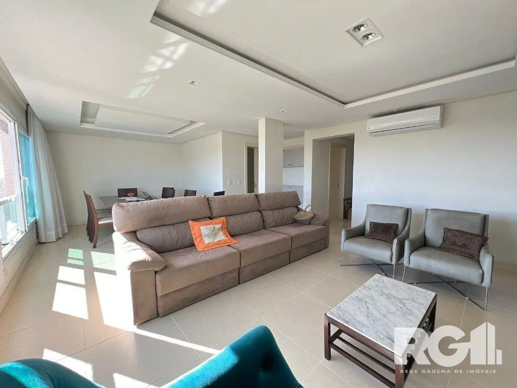Imagem Espetacular apartamento para VENDA mobiliado, 3 dormitórios, 2 vagas cobertas, infra completa no coração do Bairro Petrópolis.