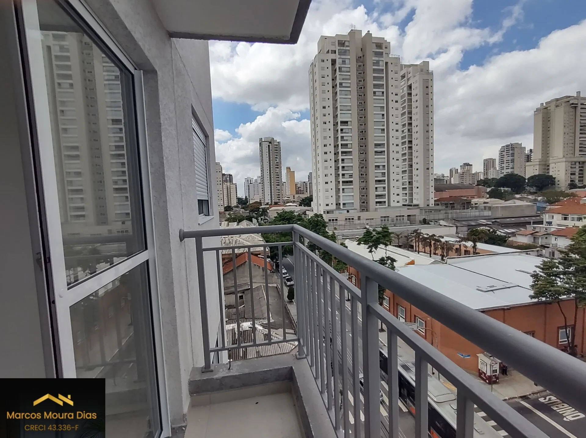 Imagem Apartamento ( Studio) com 1 Dormitório na Vila Romana, Novo, Vista Livre. Banheiro com Janela