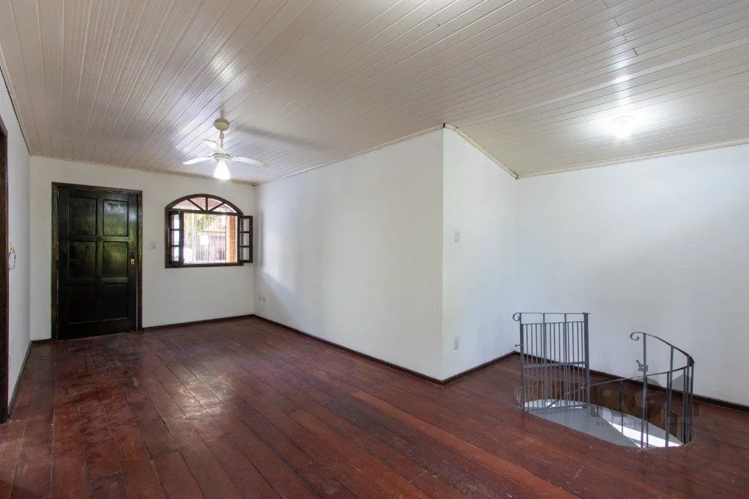 Imagem Casa para Venda - 200m², 3 dormitórios, 2 vagas - Cavalhada