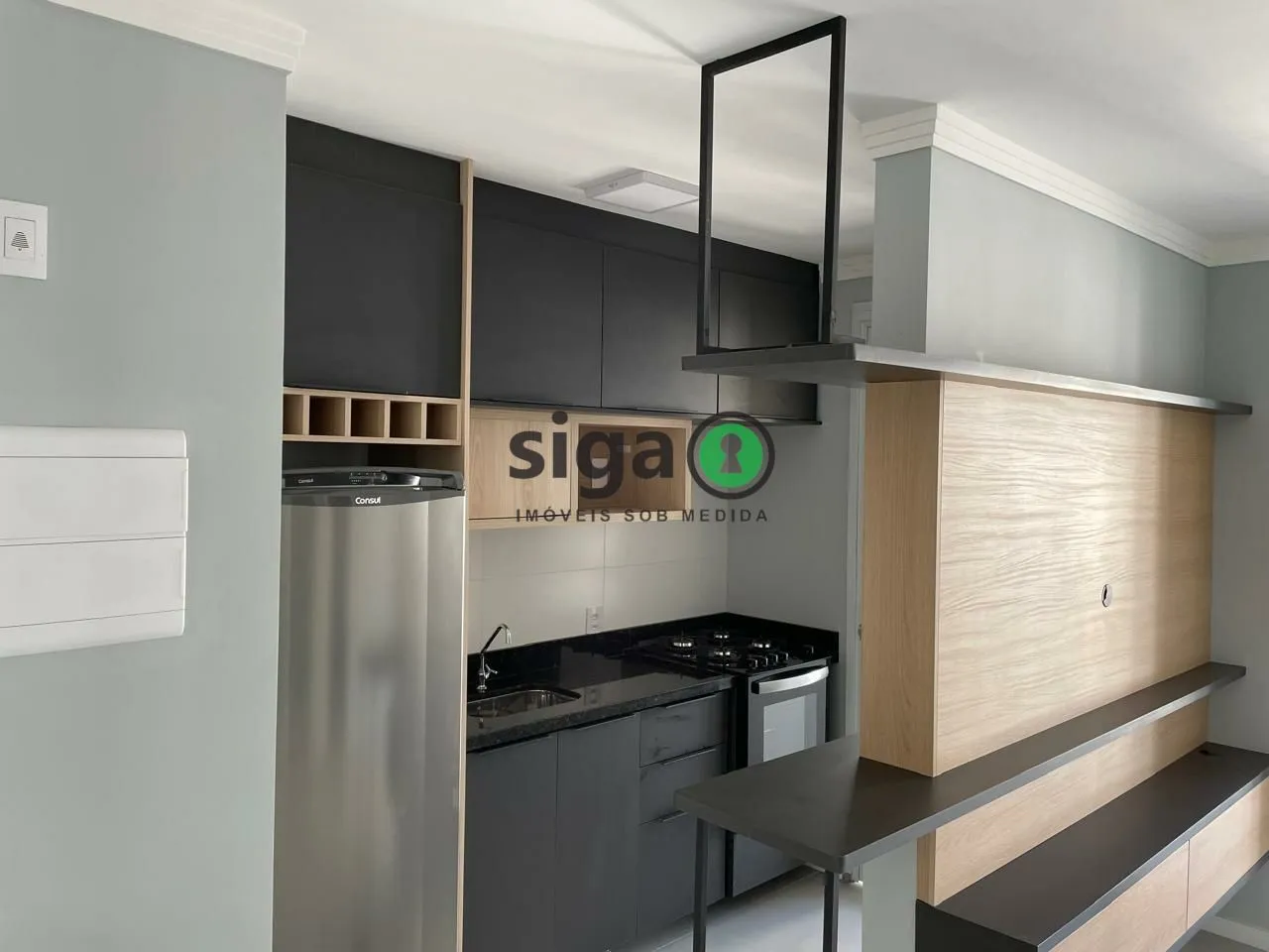 Imagem Apartamento mobiliado com uma vaga de garagem ao lado da linha lilás