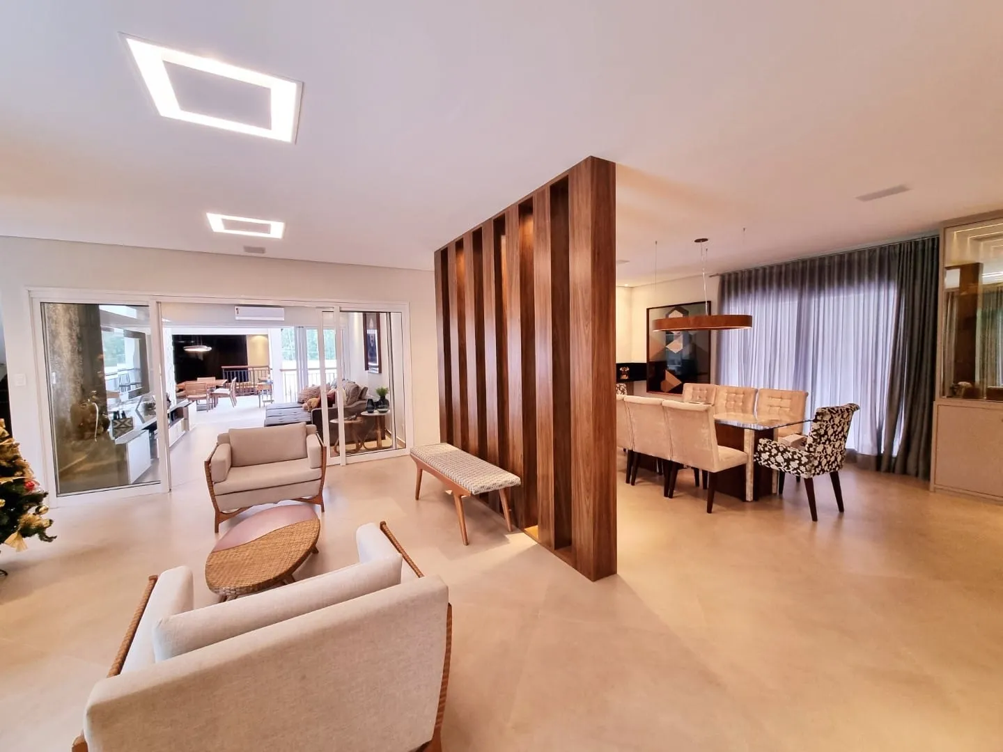 Imagem Casa à venda 4 Quartos, 3 Suites, 2 Vagas, 1400M², Socorro, Pindamonhangaba - SP | COLONIAL VILLAGE