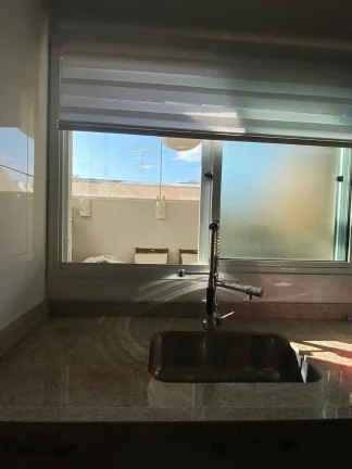 Imagem Sobrado Maravilhoso 3 Domrtorios sendo 3 Suites e 4 VAgsa de Garagens