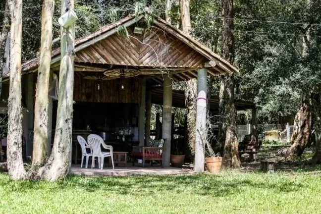 Imagem Sítio de 2,5 Hectares, Casa Principal, Casa Caseiro, Piscina, Águas Claras