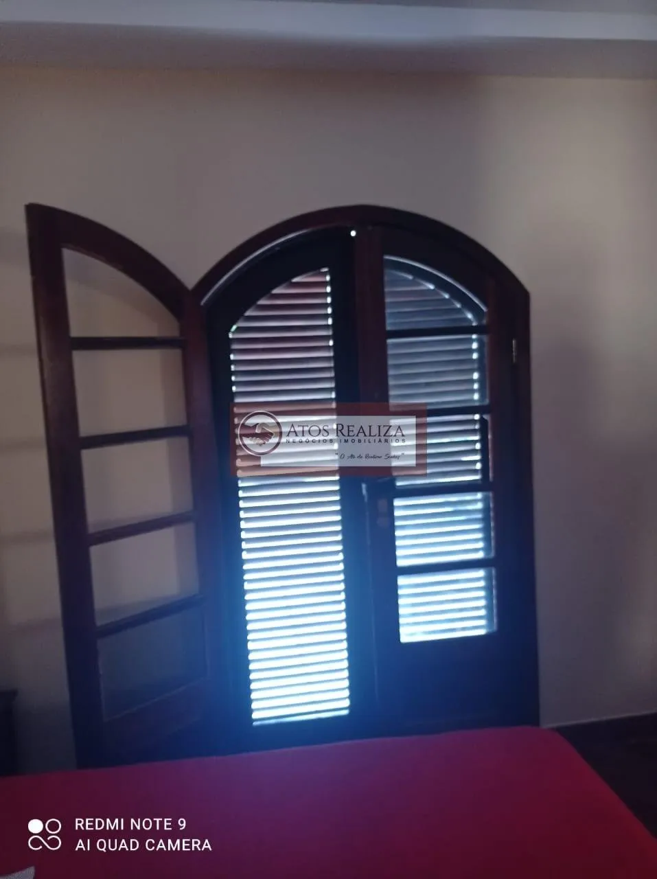 Imagem PORTUNIDADE EXCLUSIVA NA CIDADE DUTRA. Vendo uma casa Assobradada na Cidade Dutra, Próximo ao bolsão de Interlagos. São 3 Dormitórios, sendo 1 Suíte, varanda com vista para a represa, 4 vagas de garagem, Sala 2 ambientes, copa e Cózinha, Área Gourmet com 