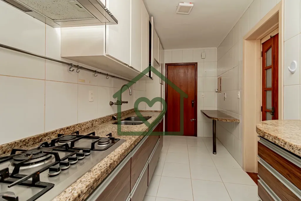 Imagem Na Av. Alegrete, n. 126, no bairro Petrópolis, Apartamento de 03 dormitórios, semi mobiliado com 0...