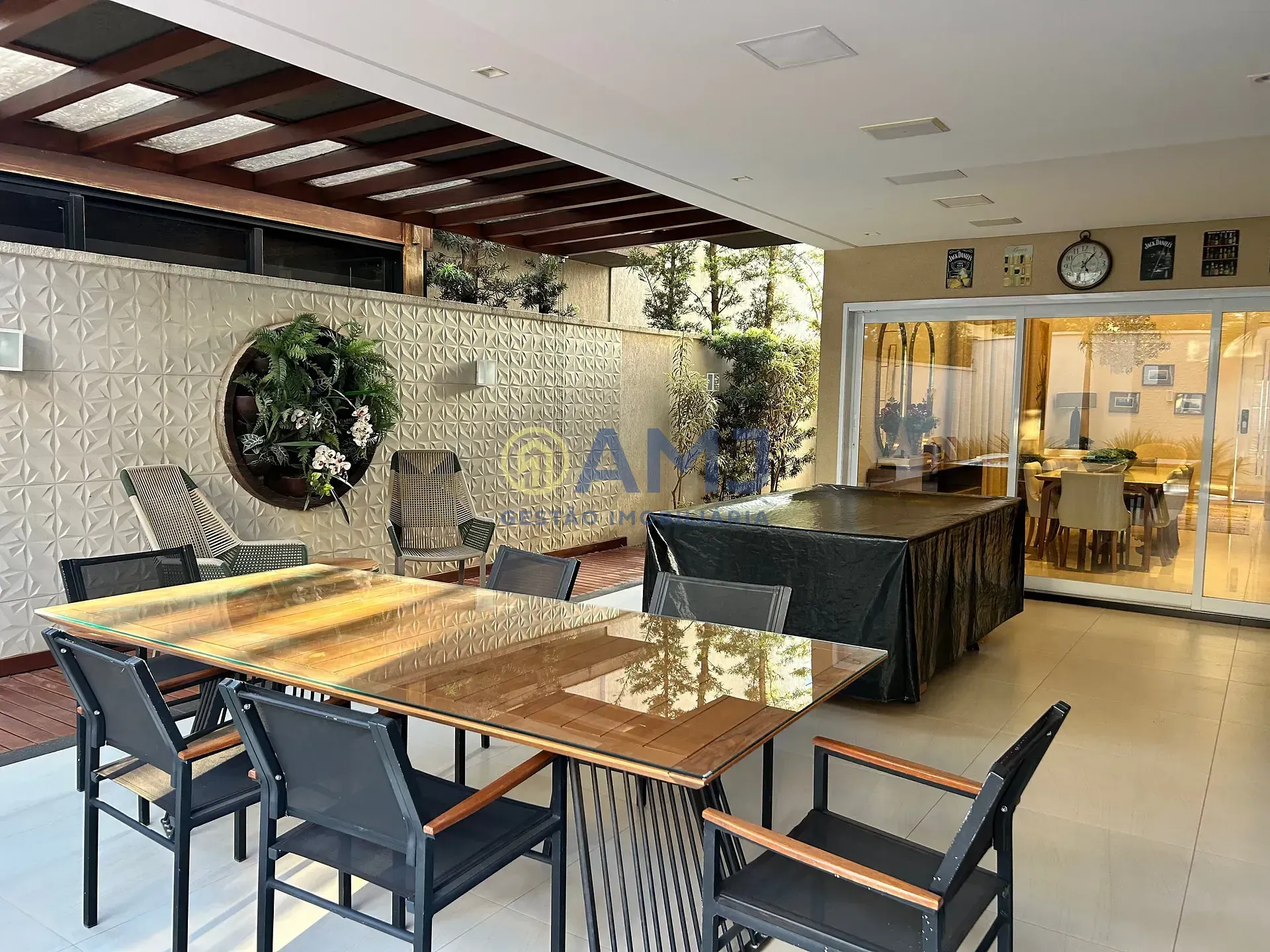Imagem Sobrado mobiliado e decorado à venda, Jardins Lisboa, Goiânia, GO
