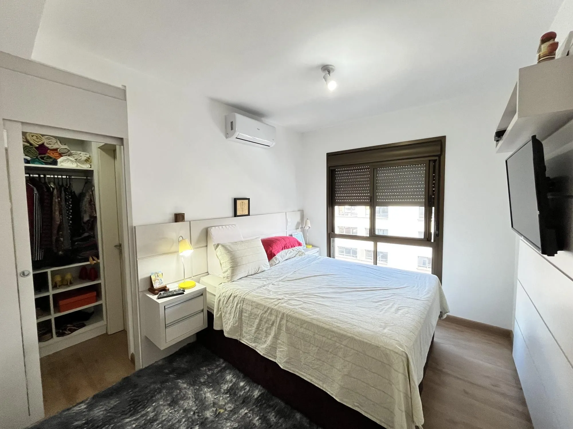 Imagem Apartamento de 3 quartos, suíte e 2 vagas de garagem no bairro Menino Deus POA
