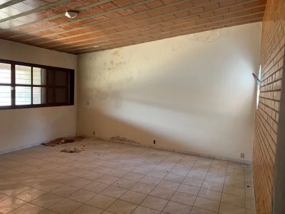 Imagem Casa Linear 3 quartos sendo uma suíte varanda duas vagas de garagem espaço gourmet com churrasqueira na Praia do Morro.