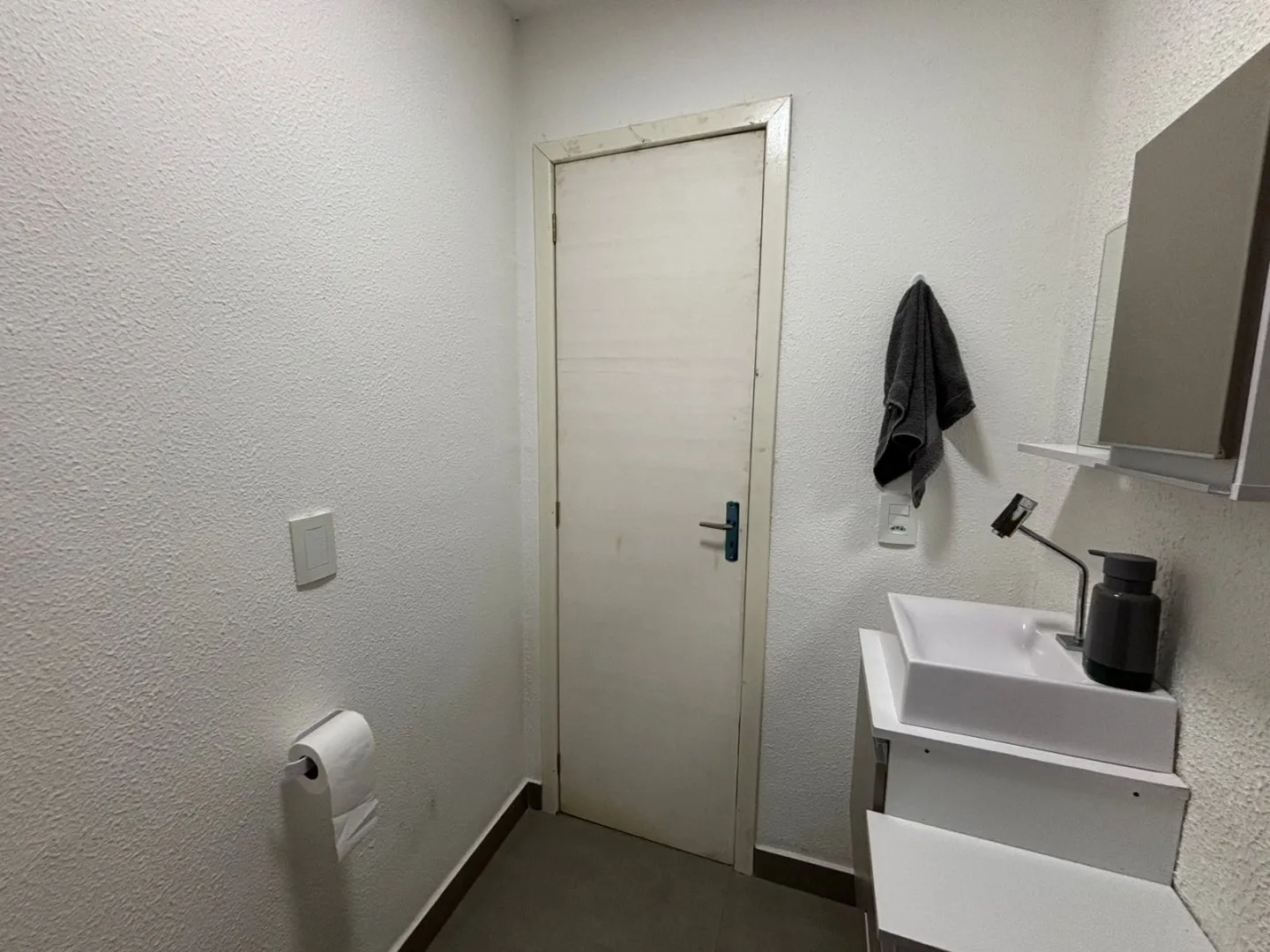 Imagem Casa em condomínio semi-mobiliada!