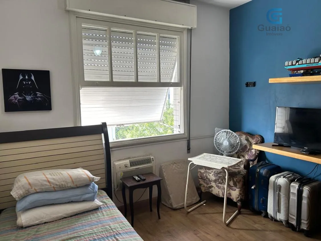 Imagem Vendo Amplo Apartamento 03 dormitórios, 01 Suíte, Dependência de Serviço Completa e Garagem demarcada, Frente para a rua, no Boqueirão, Santos
