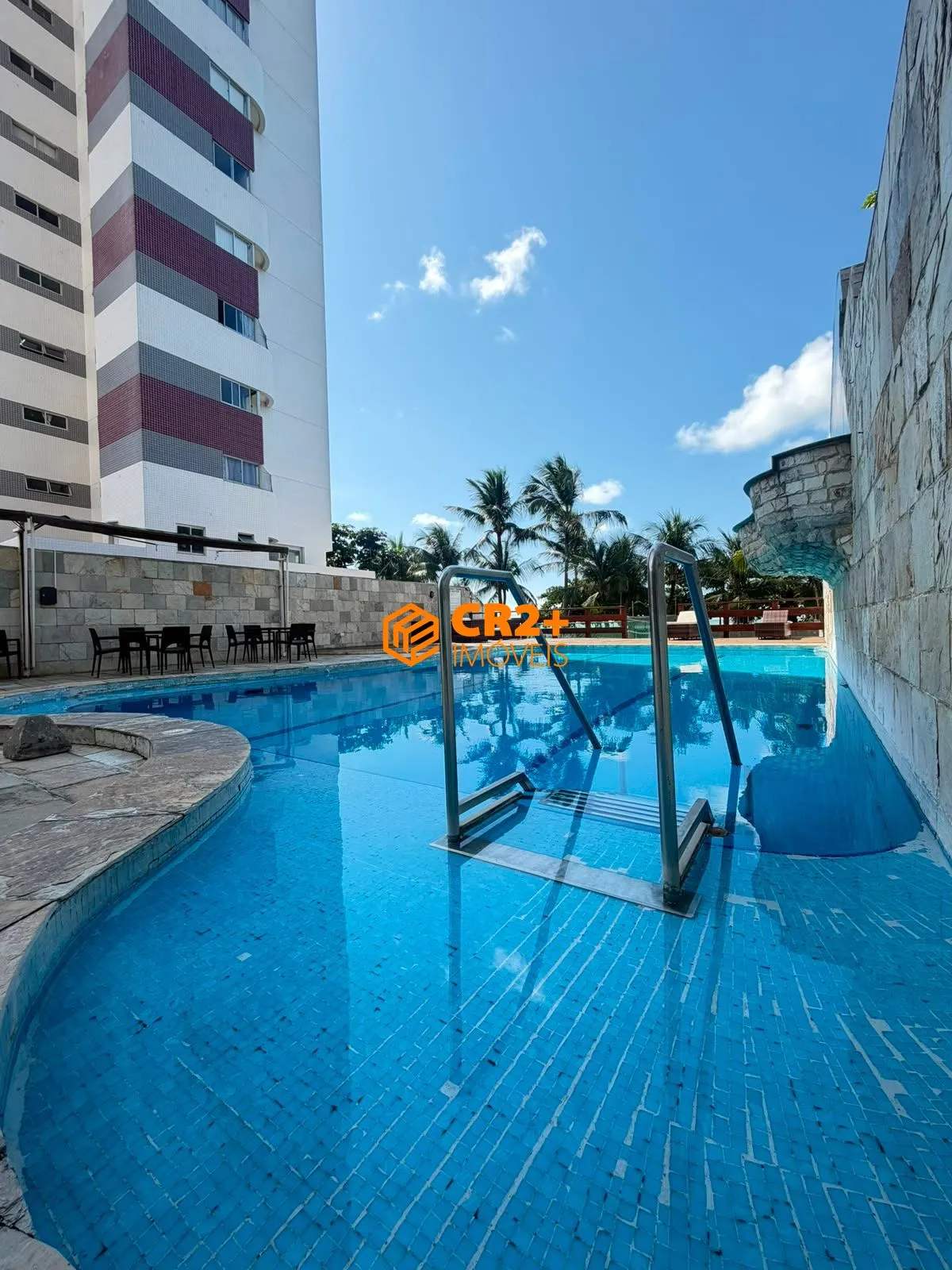 Imagem Vendo excelente apartamento beira mar de Candeias com 3 quartos e 2 vagas de gar