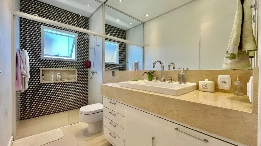 Imagem Casa de Alto Padrão no Condomínio Santa Maria ? 4 Quartos, 2 Suítes, Piscina Aquecida e Área Gourmet