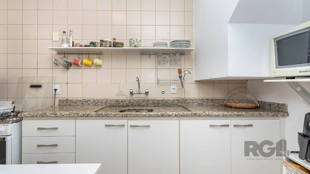 Imagem Casa em condomínio de 109m² - 3 dormitórios, 1 suíte e 1 vaga no bairro Teresópolis