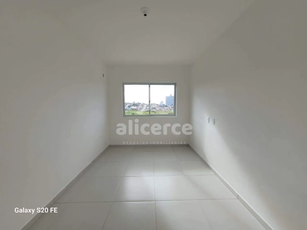 Imagem Apartamento á venda com 02 Dormitórios em Areias - São José -SC.