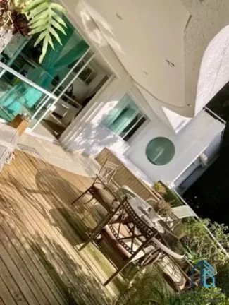 Imagem Casa Contemporânea 03 quartos c/suítes, amplo terraço, Lagoa da Conceição em Florianópolis SC